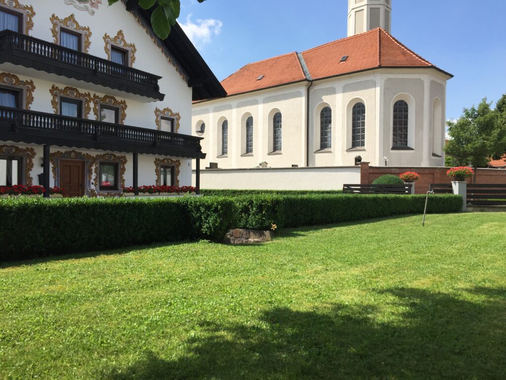 Rasenmähen in Dinkelscherben